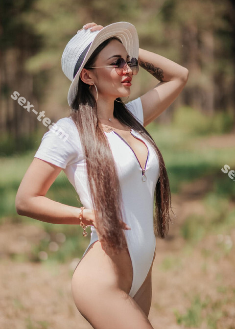 Оля